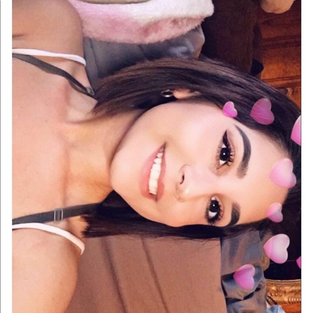 Meet your Posher, Anjelica